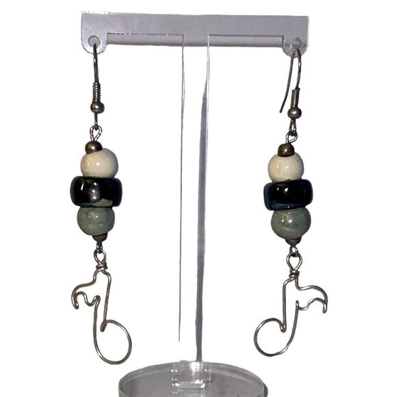 Super cute music note earrings - Picture 1 of 3